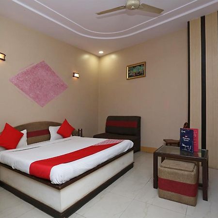 Sheel Gopal Vision Hotel Mathura Bagian luar foto
