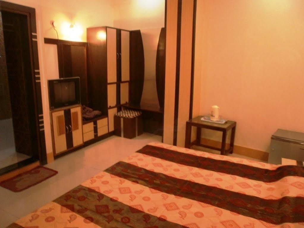 Sheel Gopal Vision Hotel Mathura Bagian luar foto