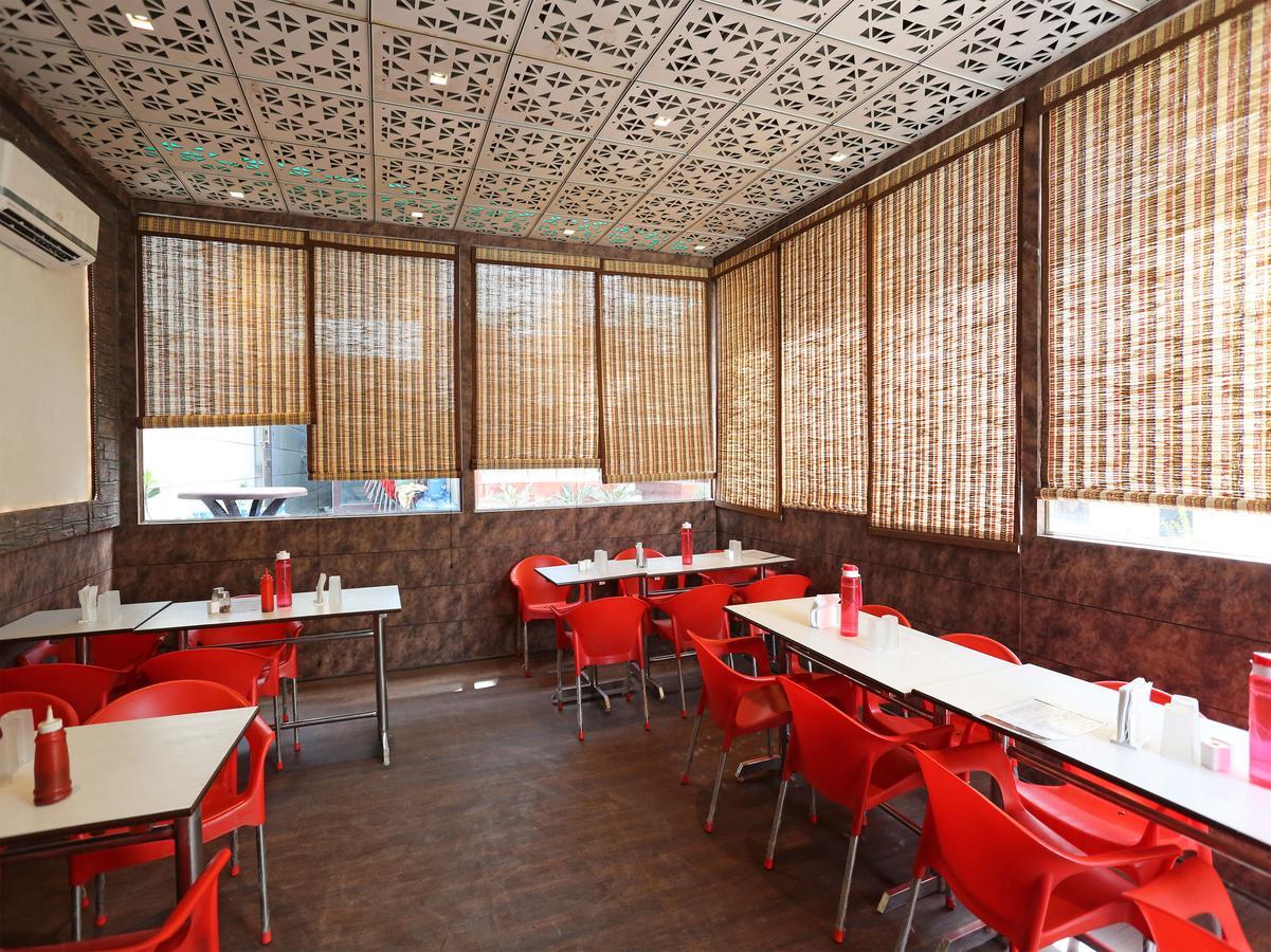 Sheel Gopal Vision Hotel Mathura Bagian luar foto