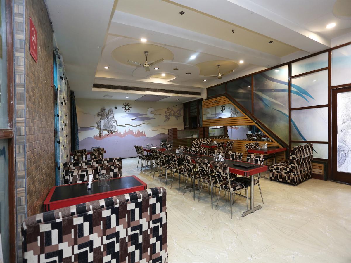 Sheel Gopal Vision Hotel Mathura Bagian luar foto