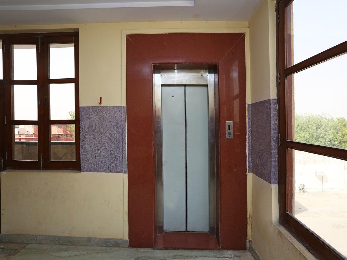 Sheel Gopal Vision Hotel Mathura Bagian luar foto
