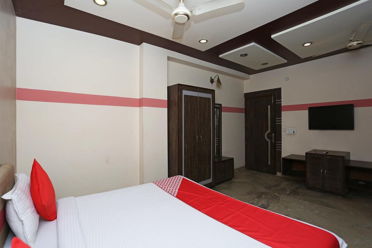 Sheel Gopal Vision Hotel Mathura Bagian luar foto