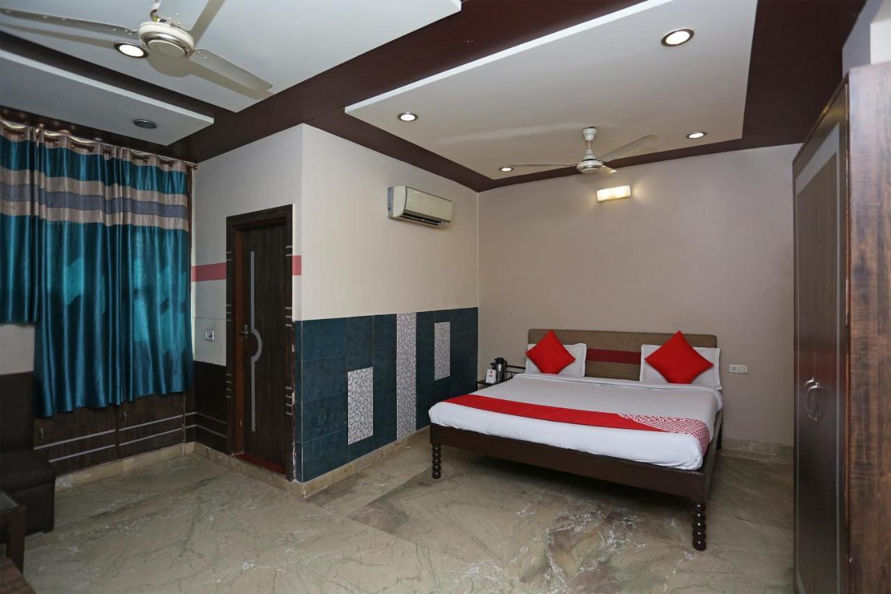 Sheel Gopal Vision Hotel Mathura Bagian luar foto
