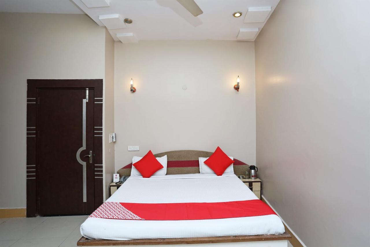 Sheel Gopal Vision Hotel Mathura Bagian luar foto