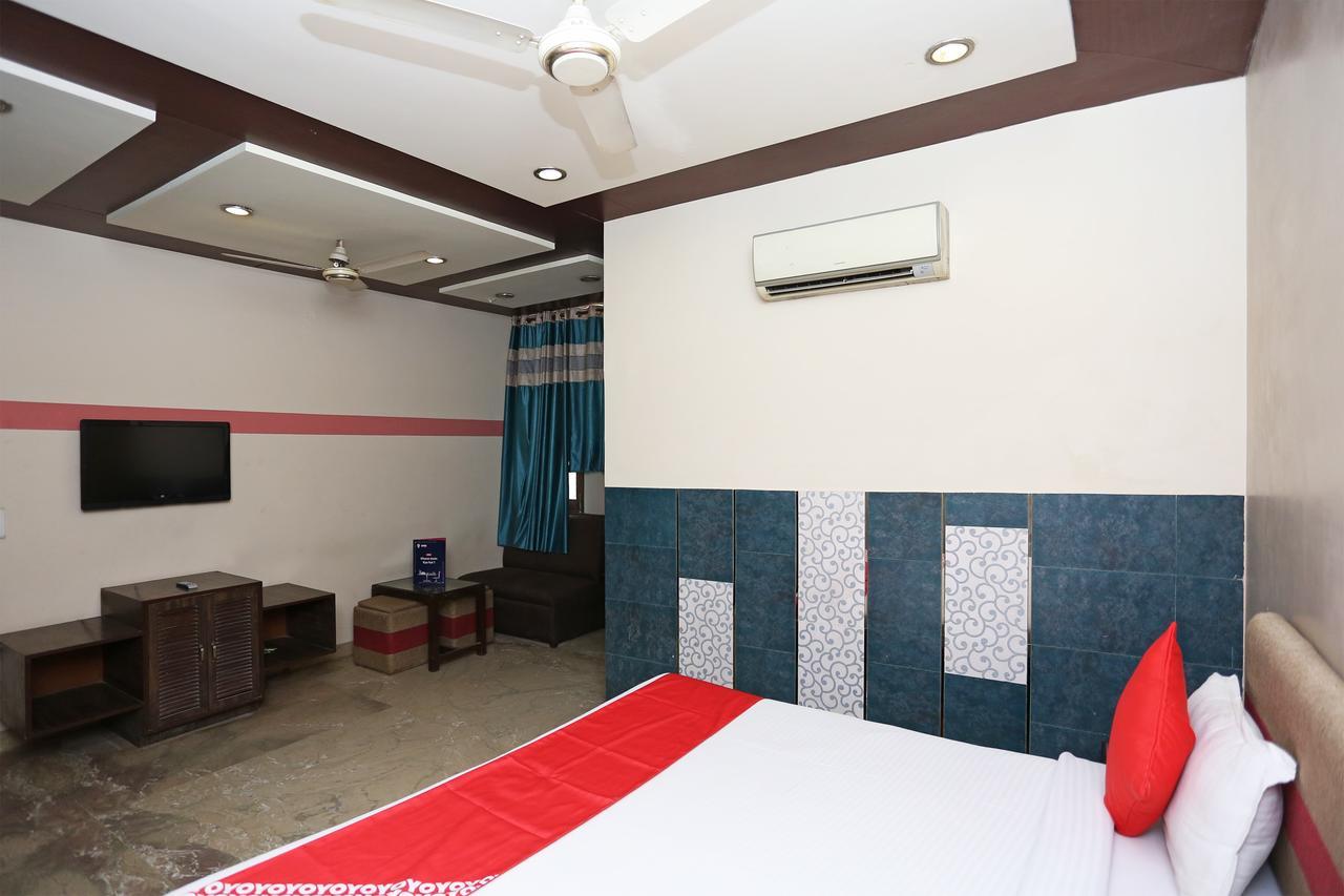 Sheel Gopal Vision Hotel Mathura Bagian luar foto