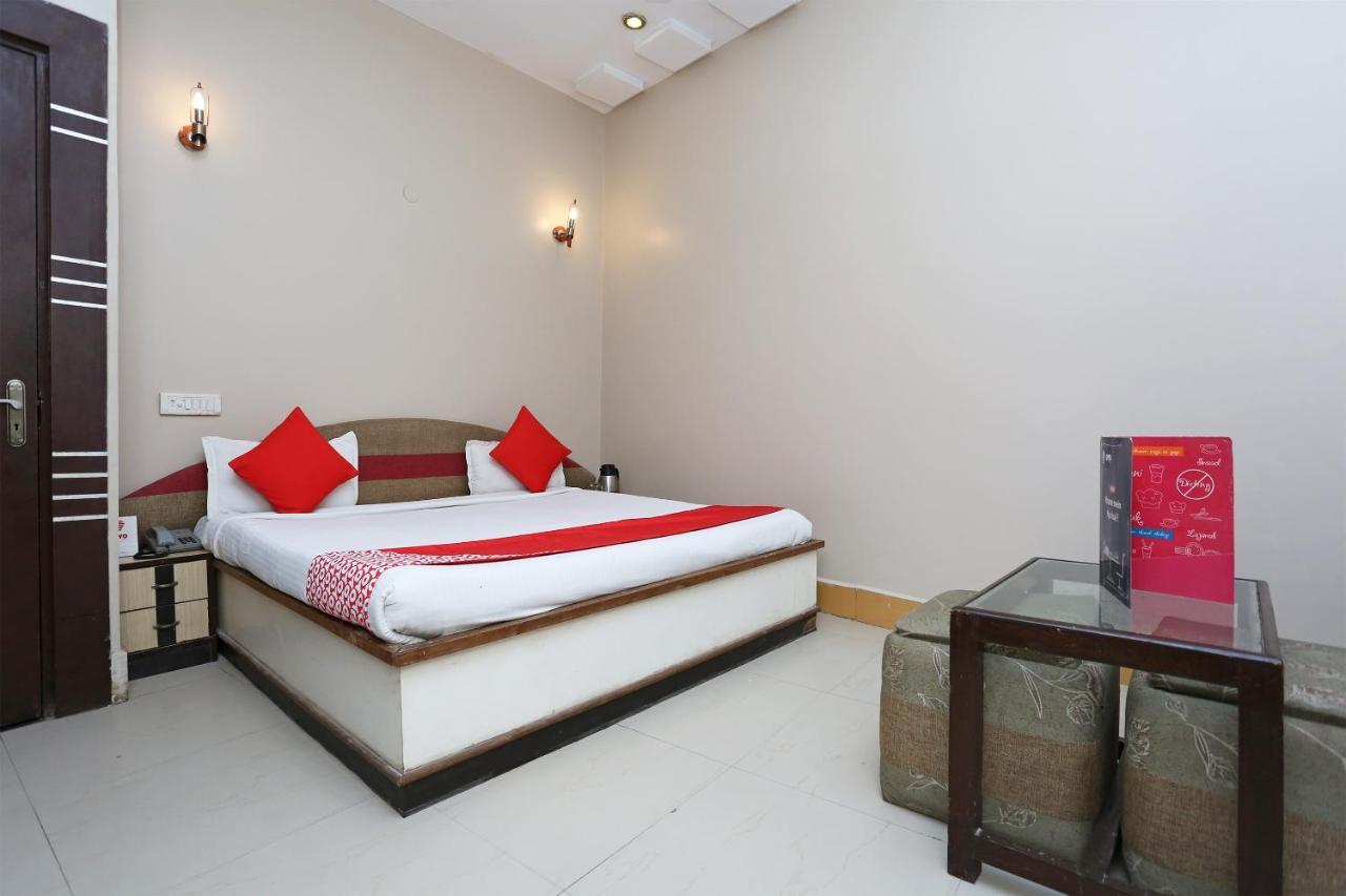 Sheel Gopal Vision Hotel Mathura Bagian luar foto
