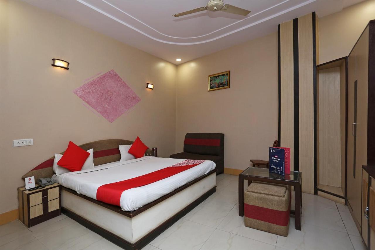 Sheel Gopal Vision Hotel Mathura Bagian luar foto