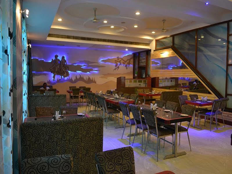 Sheel Gopal Vision Hotel Mathura Bagian luar foto